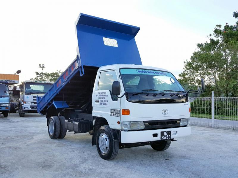 DB : Toyota BU212 Tipper Dumper