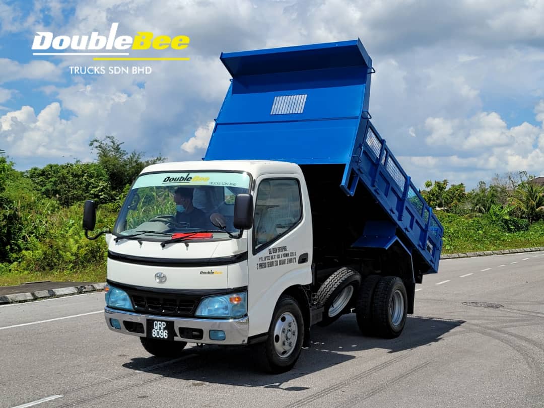 DB : Toyota XZU301 Tipper Dumper