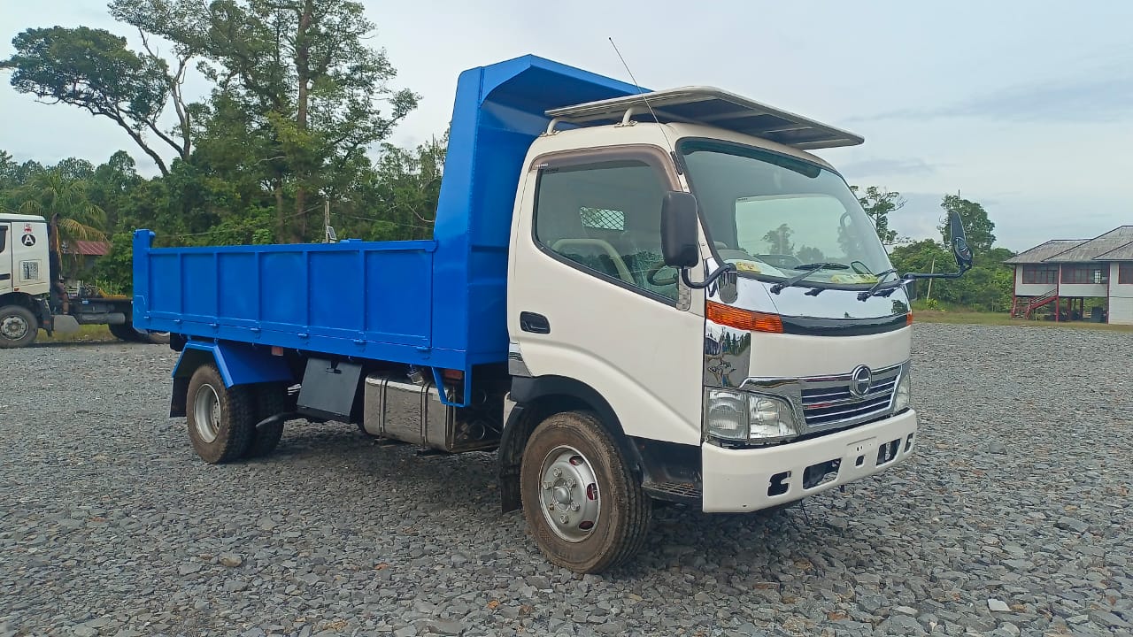 DB : Toyota XZU420 Chassis & Cab Tipper Dumper